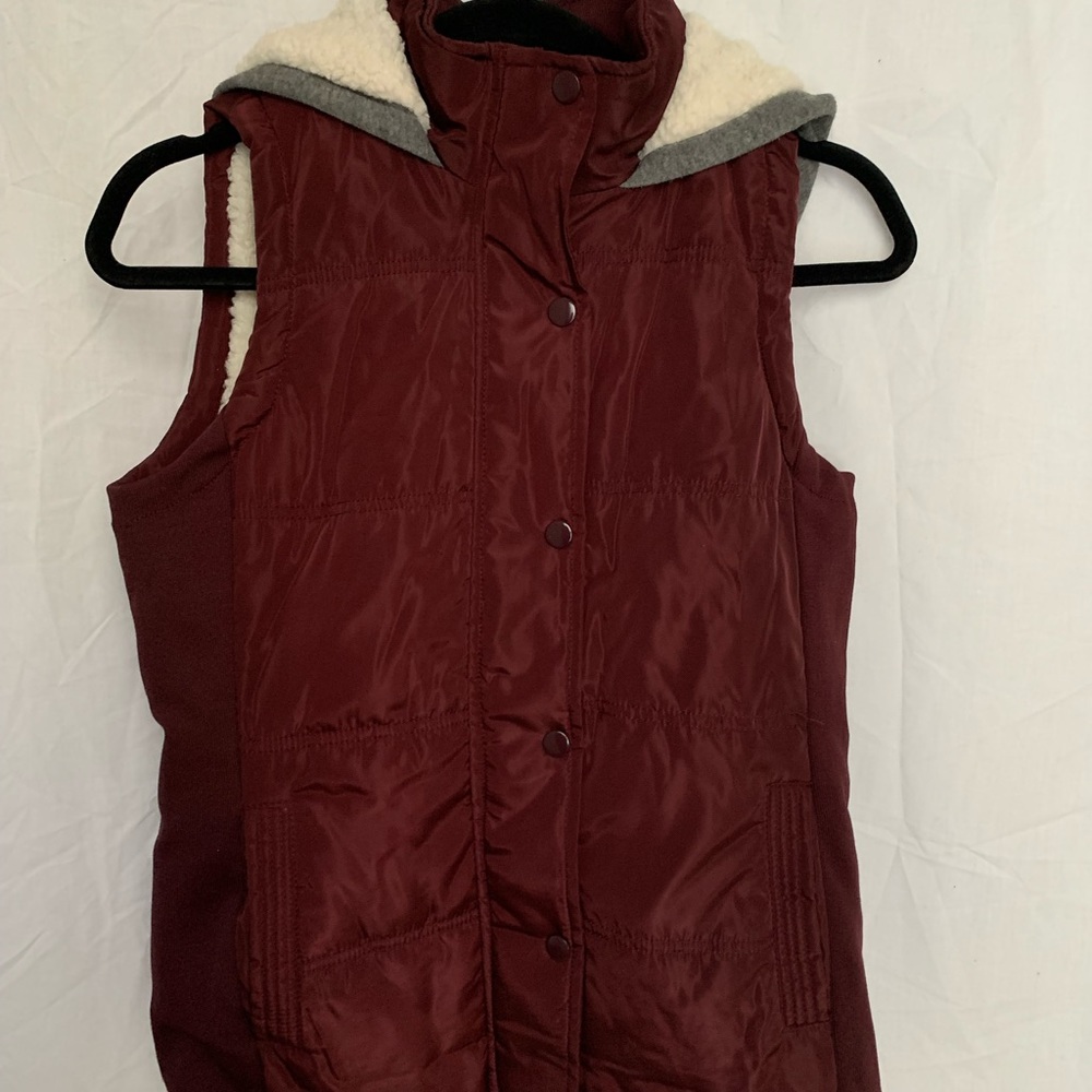 CISONO Maroon Hooded Vest